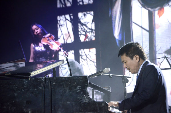 CEO HuyLanAnh Audio cùng phu nhân đắm chìm trong đêm "Thu muộn" của nhạc sĩ Phú Quang tại Nhà hát lớn Hà Nội